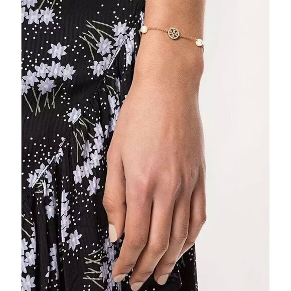Tory Burch Crystal Logo & Imitation Pearl Station Bracelet Ivory/Tory Gold OS - Picture 2 of 16
